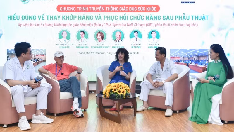 Các chuyên gia trong nước và quốc tế chia sẻ tại buổi tọa đàm.