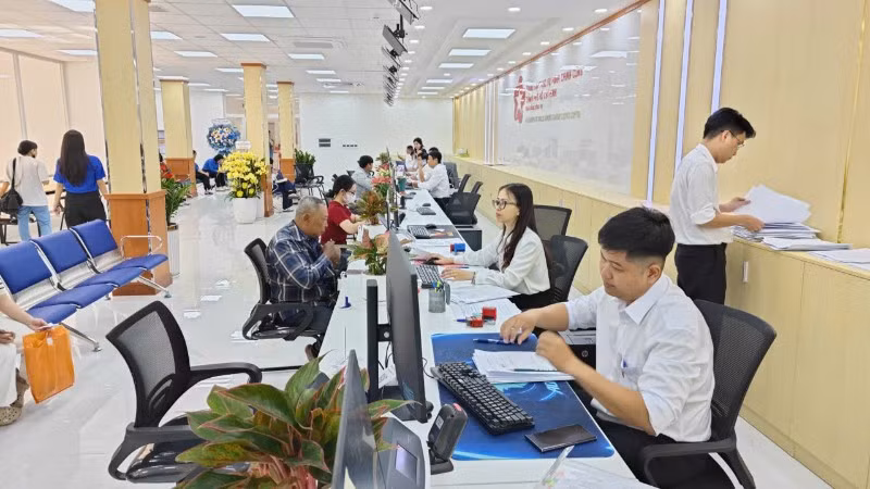 Hoạt động tại trung tâm Phục vụ hành chính công Thành phố Hồ Chí Minh.