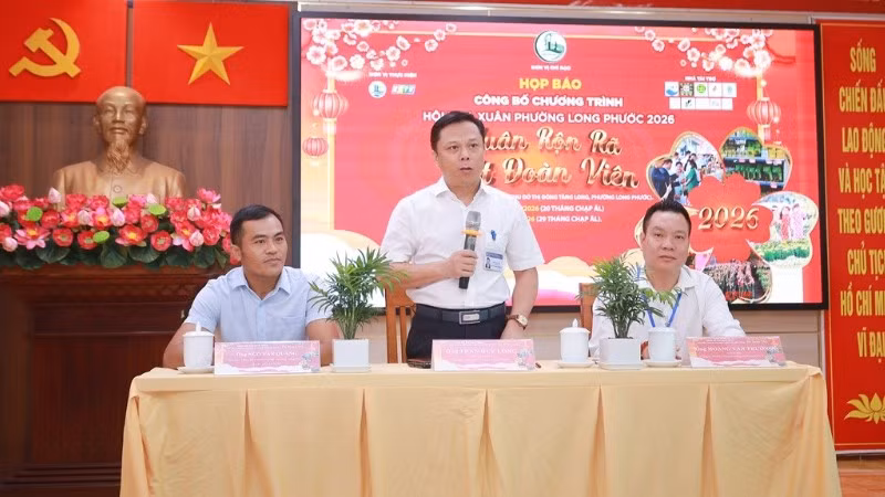 Ông Trần Duy Long, Phó Chủ tịch Ủy ban nhân dân phường Long Phước thông tin về Hội hoa xuân năm 2026 trên địa bàn.