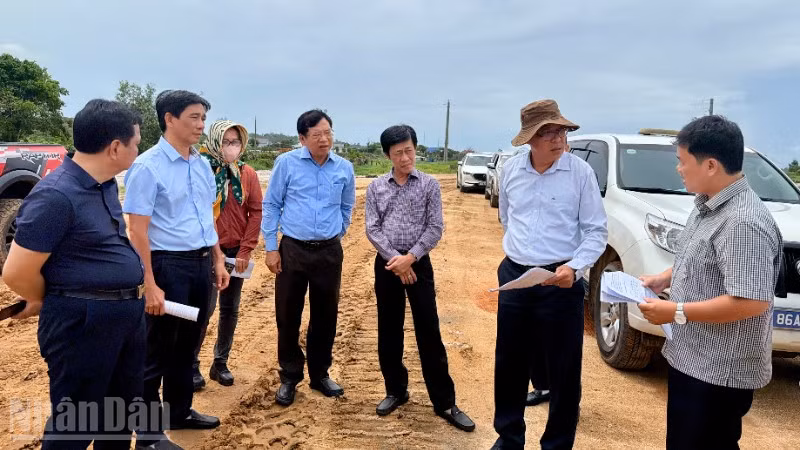 Phó Chủ tịch Ủy ban nhân dân tỉnh Lâm Đồng Nguyễn Minh đã đi kiểm tra các dự án.