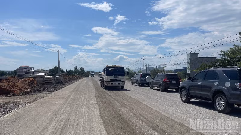 Chủ đầu tư còn thi công chậm tiến độ.