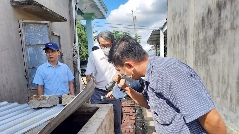 Kiểm tra tình hình phòng chống bệnh sốt xuất huyết.