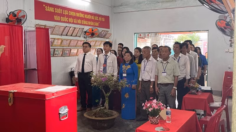 Đơn vị bầu cử số 2 (khu phố 3, phường Bình Thuận) tổ chức bỏ phiếu sớm.