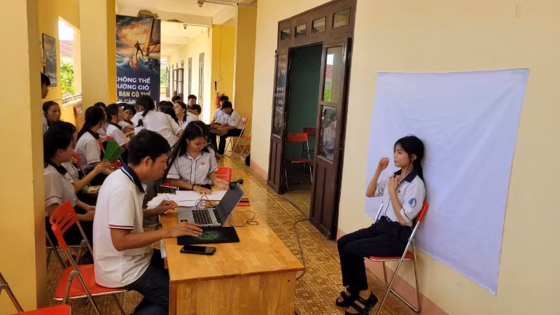 Đơn vị khám miễn phí cho học sinh trên đảo Phú Quý.