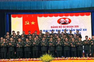 Ban Chấp hành Đảng bộ Sư đoàn 325 nhiệm kỳ 2025-2030 và đoàn đại biểu dự Đại hội đại biểu Đảng bộ Quân đoàn 12, lần thứ I ra mắt Đại hội.
