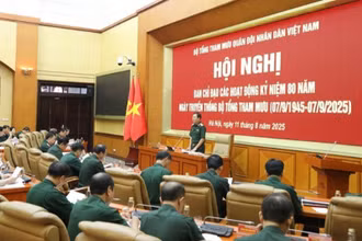 Đại tướng Nguyễn Tân Cương phát biểu tại hội nghị.