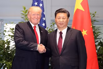Chủ tịch Trung Quốc Tập Cận Bình và Tổng thống Mỹ Donald Trump gặp bên lề Hội nghị thượng đỉnh G20 tại Đức, năm 2017. (Ảnh: Tân Hoa Xã)