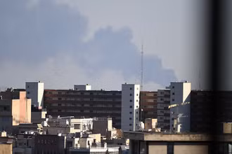 Khói bốc lên sau cuộc tấn công của Israel tại Tehran, Iran, ngày 17/6/2025. (Ảnh: THX/TTXVN)