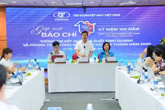 Lãnh đạo Vinatex thông tin về kết quả hoạt động sản xuất kinh doanh 6 tháng đầu năm 2025.