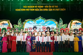 Các đại biểu, khách mời, nghệ sĩ và thí sinh tham dự chương trình. 