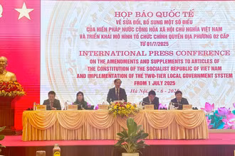 Ủy viên Trung ương Đảng, Phó Trưởng Ban Tuyên giáo và Dân vận Trung ương Phạm Tất Thắng phát biểu mở đầu họp báo. (Ảnh HÒA AN)
