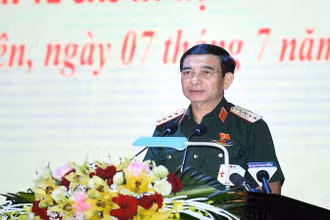 Đại tướng Phan Văn Giang phát biểu tại buổi tiếp xúc. (Ảnh: PHÚ SƠN)
