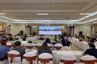Tọa đàm có sự tham dự của nhiều lãnh đạo, chuyên gia, nhà khoa học, người làm du lịch. (Ảnh: TUẤN SƠN)