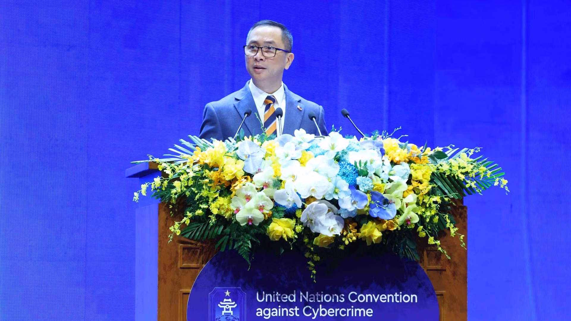 cong-uoc-ha-noi-phien-thao-luan-toan-the-thu-hai-3-8229.jpg