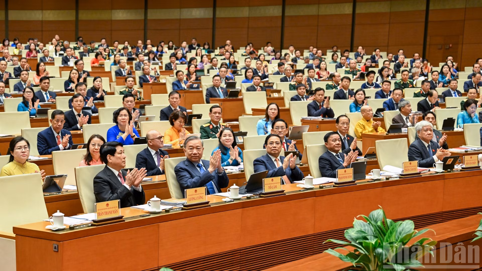 Lãnh đạo Đảng, Nhà nước cùng các đại biểu Quốc hội tham dự phiên họp tại Kỳ họp thứ 10, Quốc hội khóa XV. (Ảnh: DUY LINH)