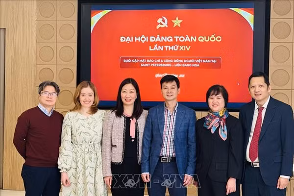 Kiều bào tại Saint Petersburg chia sẻ niềm phấn khởi về thành công của Đại hội Đảng XIV.