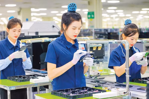 Dây chuyền sản xuất tại Nhà máy Samsung Electronics, Khu công nghiệp Yên Phong, thành phố Bắc Ninh. (Ảnh: HOÀNG PHƯƠNG) 