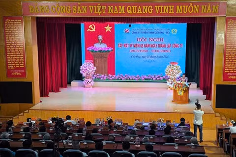 Quang cảnh hội nghị gặp mặt kỷ niệm 66 năm Ngày thành lập Công ty Tuyển than Cửa Ông. (Ảnh: Quang Thọ)