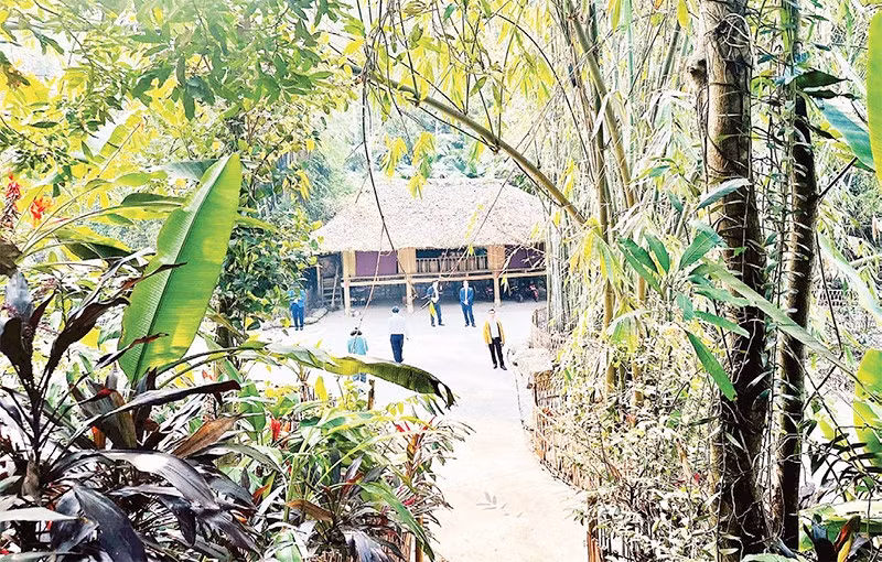 Nét độc đáo về bản sắc văn hóa hài hòa với môi trường sinh thái tạo nên sức hút của Làng du lịch cộng đồng Thái Hải (Thái Nguyên).