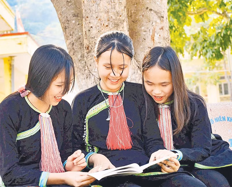 Phần lớn học sinh Trường phổ thông dân tộc bán trú THCS Nậm Cha là con em đồng bào các bản ở xa, phải ở nội trú tại trường.