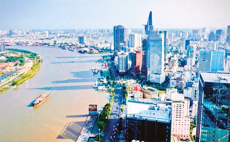 Thành phố Hồ Chí Minh phát triển năng động.