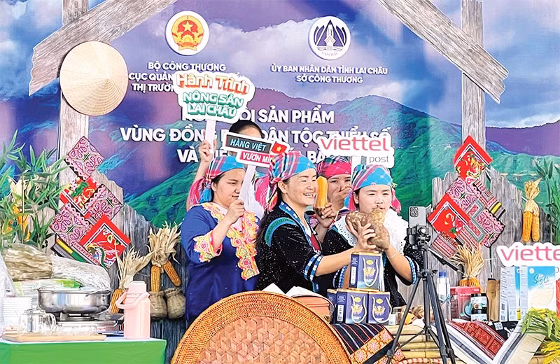Các kênh bán hàng trực tuyến giúp nông sản vùng cao tiếp cận thị trường rộng lớn hơn.