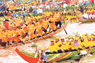 Lễ hội đua ghe ngo tại Cần Thơ.