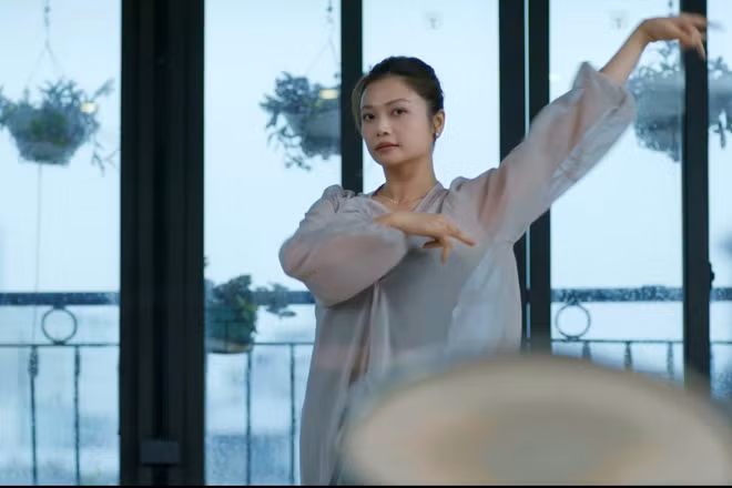 Nghệ sĩ Ưu tú Kiều Anh thể hiện sở trường trong phim. (Ảnh: VFC)