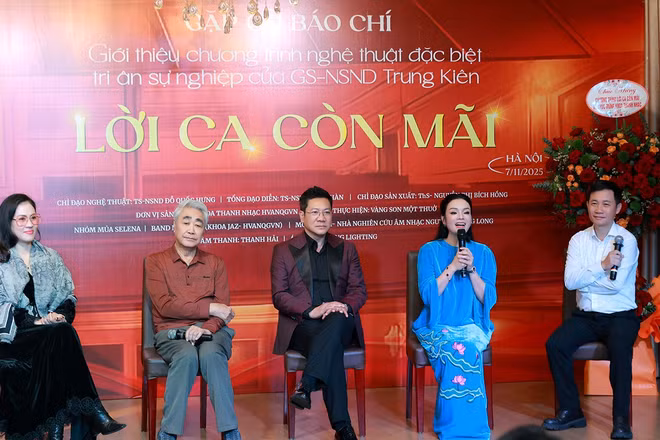 Các nghệ sĩ chia sẻ về chương trình nghệ thuật.