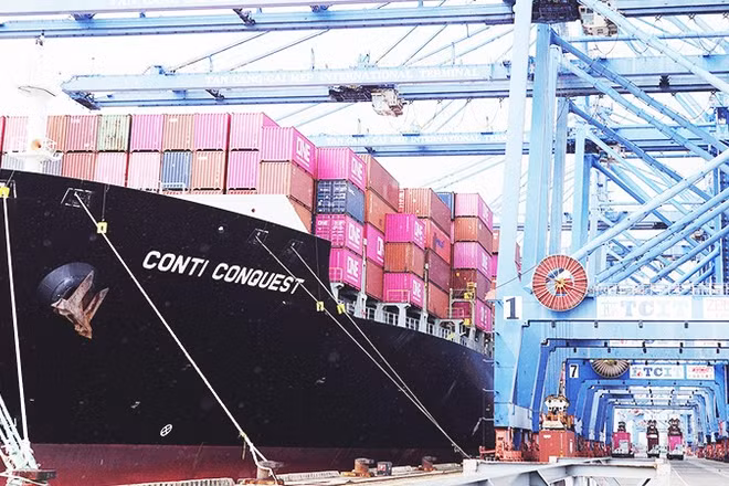 Bộ Công thương sẽ tiếp tục thúc đẩy xuất khẩu trong những tháng cuối năm, hỗ trợ doanh nghiệp tận dụng hiệu quả các hiệp định thương mại tự do (FTA). (Ảnh: KHIẾU MINH)