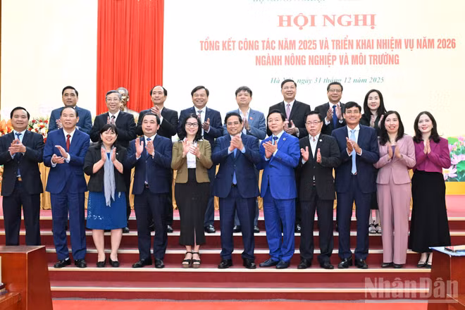 Thủ tướng Phạm Minh Chính và các đại biểu tham dự hội nghị.