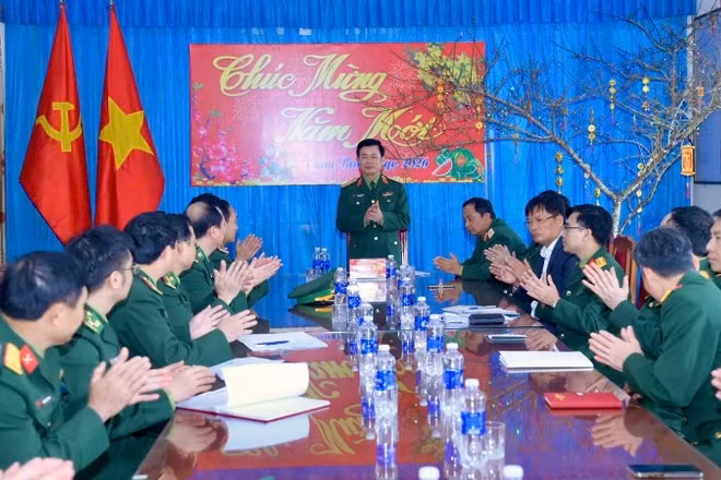 Quang cảnh buổi làm việc. (Ảnh: LÊ THẠCH)