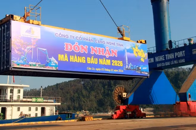 Mã hàng đầu năm mang theo kỳ vọng một năm mới nhiều may mắn. (Ảnh: QUANG AN)