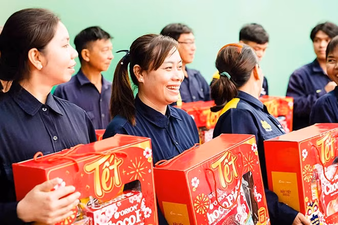 COTECCONS trao tặng 1.000 phần quà “xây Tết” cho công nhân vệ sinh tại TP. Hồ Chí Minh.