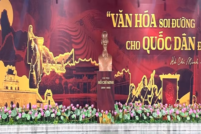 Điểm nhấn trong không gian triển lãm tại tầng 2, Nhà vuông khối A. 