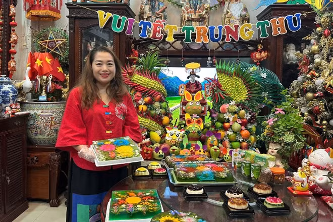 Bánh Trung thu ngày nay phong phú về mẫu mã và hương vị, nhưng vẫn thẫm đẫm hồn cốt ẩm thực dân tộc.