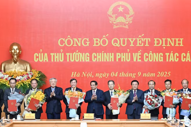 Thủ tướng Phạm Minh Chính trao Quyết định tiếp nhận, bổ nhiệm lãnh đạo một số bộ, cơ quan.