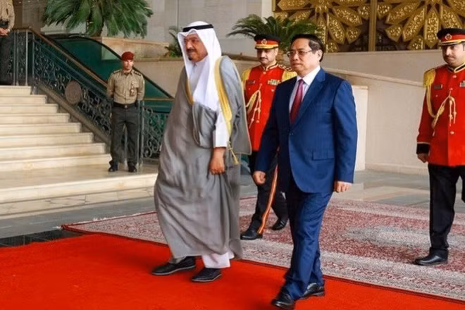Thủ tướng Nhà nước Kuwait Sheikh Ahmad Abdullah Al-Ahmad Al Sabah chủ trì lễ đón Thủ tướng Phạm Minh Chính. (Ảnh: TTXVN)