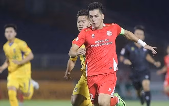 Tiến Linh ghi một bàn thắng giúp Công an TP Hồ Chí Minh "ngược dòng" thắng Sông Lam Nghệ An 3-2 (Ảnh:tcdulichtphcm).