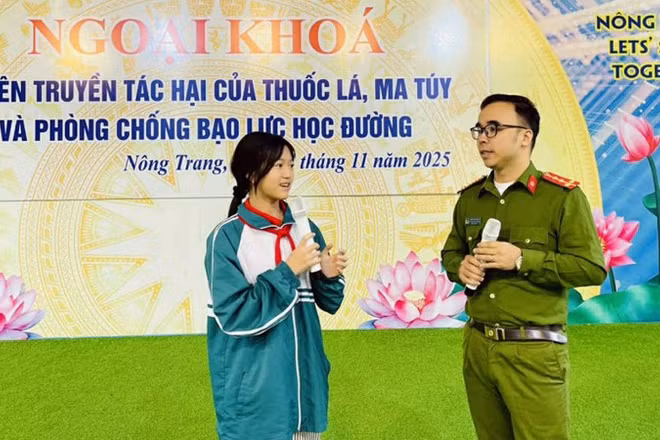 Chương trình ngoại khóa tuyên truyền về tác hại của thuốc lá, ma túy và phòng, chống bạo lực học đường tại Trường trung học cơ sở Nông Trang, phường Nông Trang, tỉnh Phú Thọ. (Ảnh: THẢO MY) 