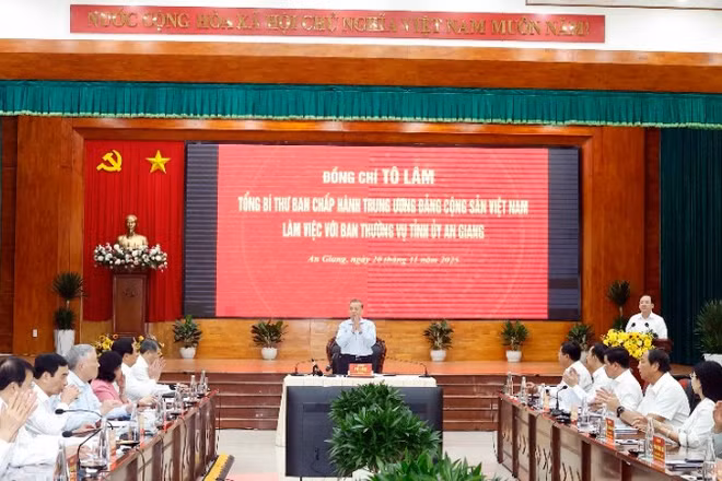Tổng Bí thư Tô Lâm làm việc với Ban Thường vụ tỉnh ủy An Giang. (Ảnh: Thống Nhất/TTXVN) 