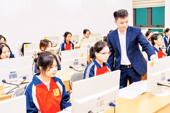 Sinh viên Trường đại học Công nghiệp trong giờ thực hành. (Ảnh: TUỆ NGHI)