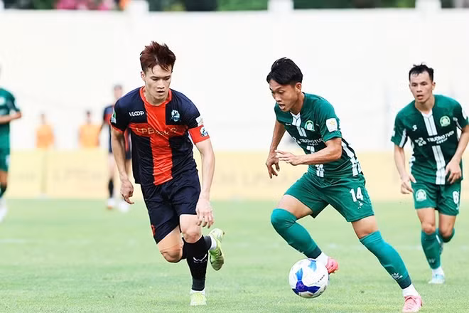 Ninh Bình FC (trái) cùng PVF-CAND hứa hẹn mang tới nhiều bất ngờ thú vị cho V.League 2025-2026. (Ảnh: VPF)