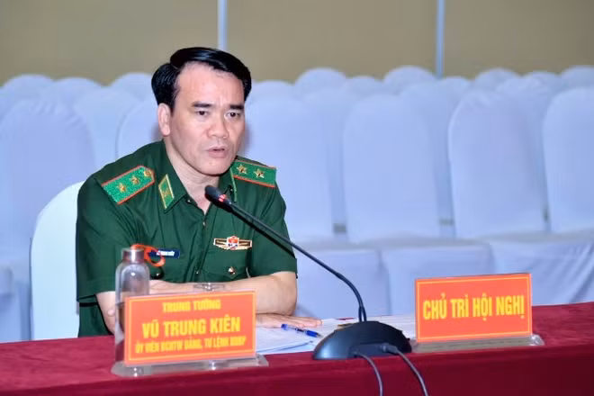 Trung tướng Vũ Trung Kiên, Ủy viên Trung ương Đảng, Ủy viên Quân ủy Trung ương, Tư lệnh Bộ đội Biên phòng chủ trì buổi làm việc. 