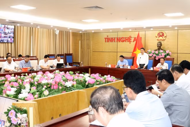 Ủy ban nhân dân tỉnh Nghệ An tổ chức cuộc họp trực tuyến toàn tỉnh về thúc đẩy đầu tư công năm 2025.