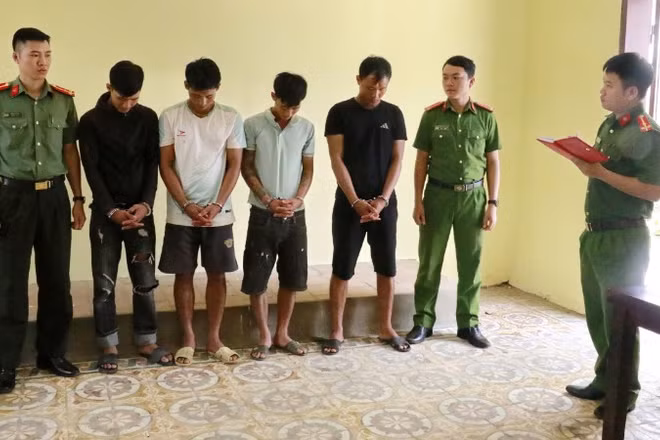 Các đối tượng bị Cơ quan Công an bắt giữ. (Ảnh: CÔNG AN NGHỆ AN)