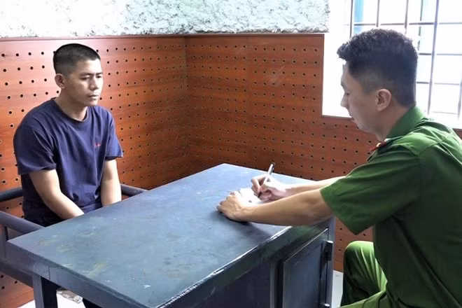 Đối tượng Ngô Văn Phương tại Cơ quan Công an. (Ảnh: Công an Nghệ An).