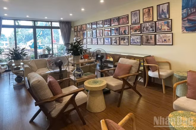 Không gian lưu niệm nhà văn Tô Hoài, tầng 2.