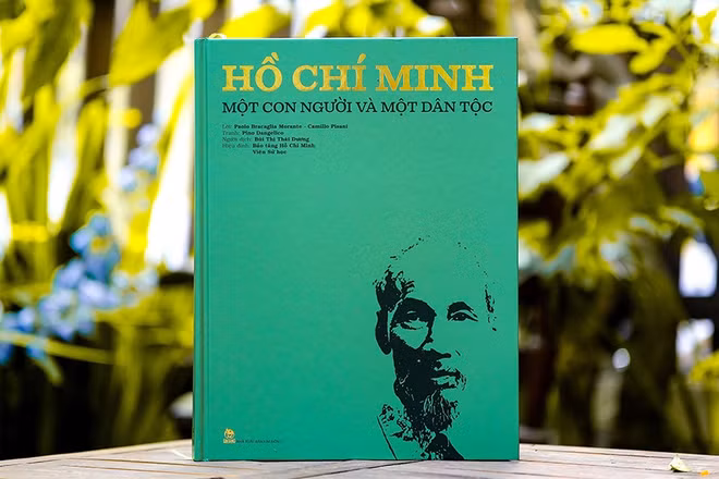Cuốn sách “Hồ Chí Minh – Một con người và một dân tộc”. (Ảnh: Nhà xuất bản Kim Đồng)