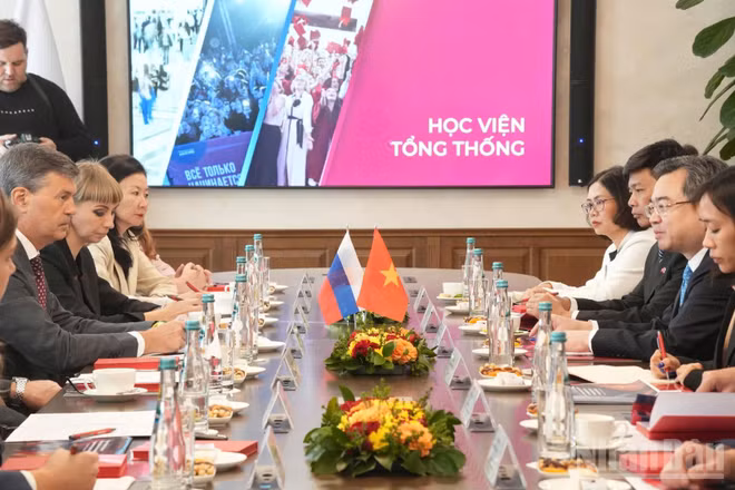 Quang cảnh cuộc gặp. 